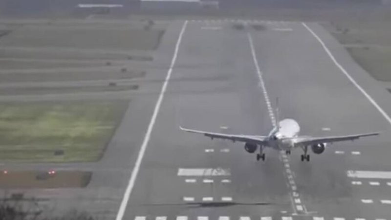 طائرة مصرية تهبط اضطراريا في إسطنبول قبل كارثة محققة