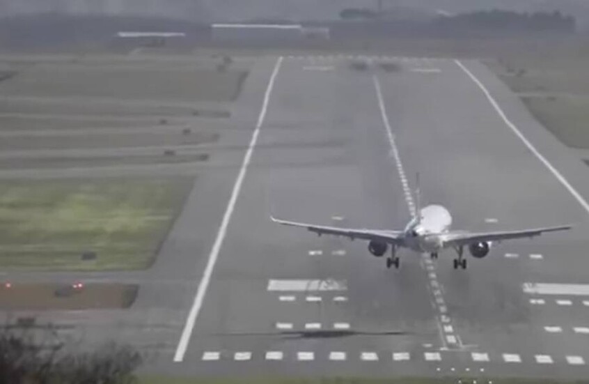 طائرة مصرية تهبط اضطراريا في إسطنبول قبل كارثة محققة