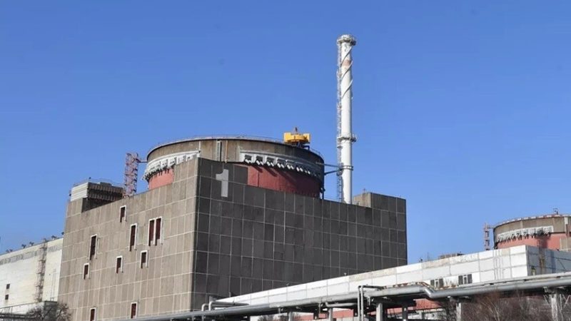 مسؤولة في محطة زابوروجيه النووية: الوضع حول المحطة لا يزال متوترا بسبب الهجمات الأوكرانية