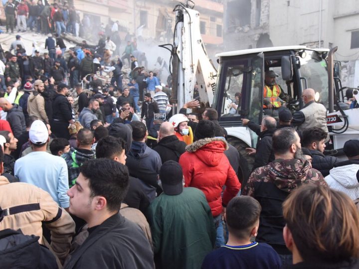 الدفاع المدني اللبناني يؤكد مقتل 9 أشخاص في انهيار مبنى طرابلس