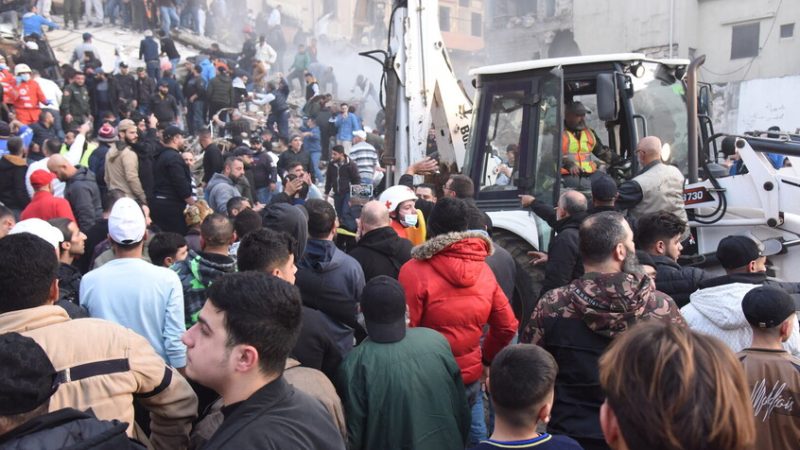 الدفاع المدني اللبناني يؤكد مقتل 9 أشخاص في انهيار مبنى طرابلس