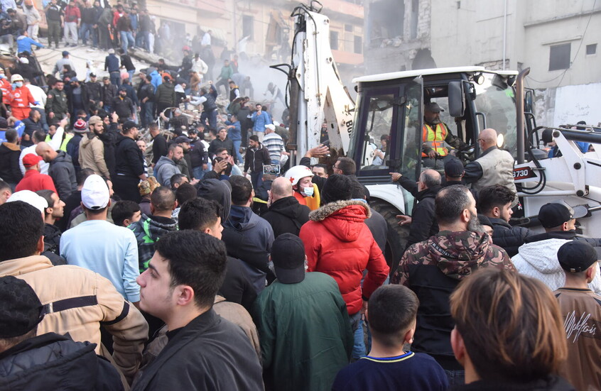 الدفاع المدني اللبناني يؤكد مقتل 9 أشخاص في انهيار مبنى طرابلس