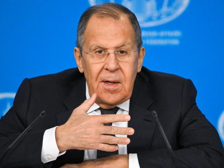 “القادة الناضجون يتصرفون بطريقة مختلفة”.. لافروف يجدد انتقاده لماكرون