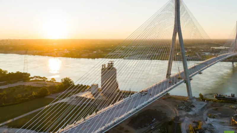 ترامب يهدد بعرقلة افتتاح جسر “جوردي هاو” ويطالب كندا بنصف ملكيته