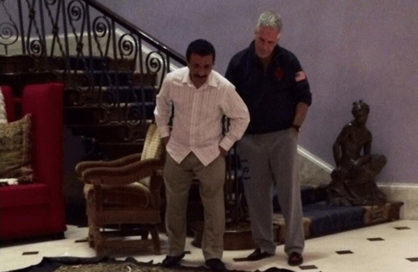 “قطعة من ستار الكعبة” وشخصية عربية بصحبة إبستين تفتح باب التساؤلات (صور)