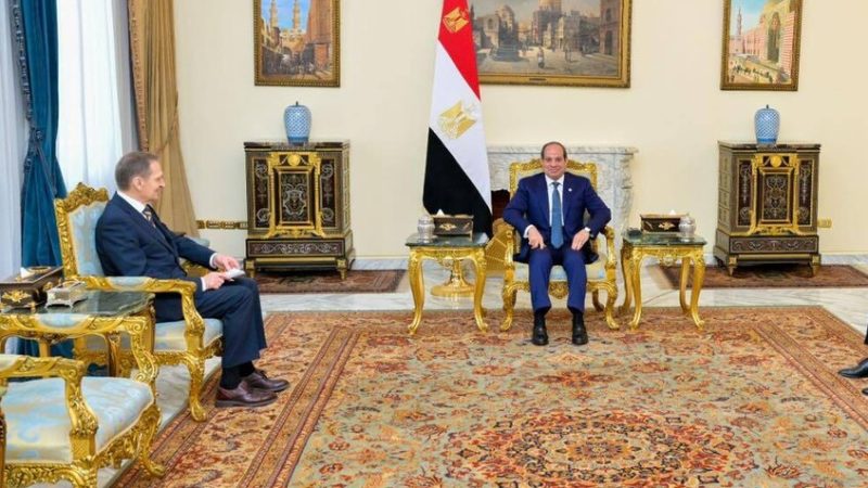 تنسيق مصري روسي رفيع المستوى.. السيسي يستقبل رئيس الاستخبارات الروسية
