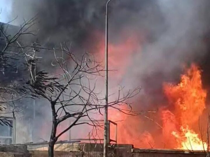 انفجار ونيران هائلة.. حريق مروع بمنطقة صناعية في مصر