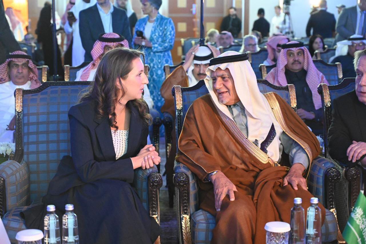 قناة آرتي توقع مذكرة تفاهم للتعاون الإعلامي مع صحيفة “الرياض” (صور + فيديو)