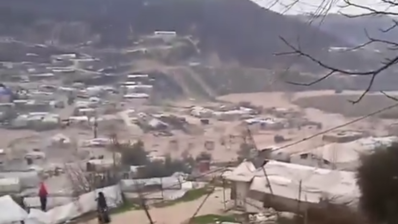 سوريا.. الطبيعة تقسو على إدلب وملف مخيمات النازحين يطفو على السطح من جديد (صور + فيديو)