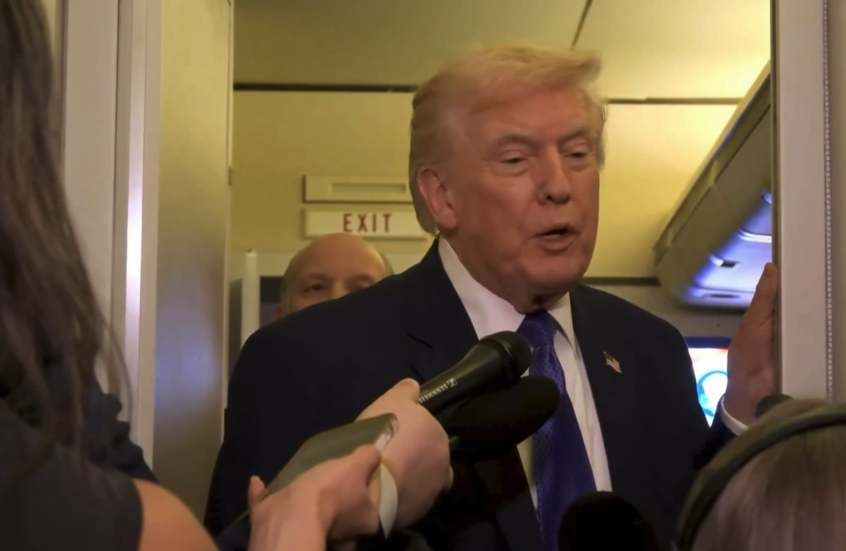 ترامب يلوح بـ”أسطول ضخم” قرب إيران: عدم إبرام اتفاق سيكون حماقة من الإيرانيين