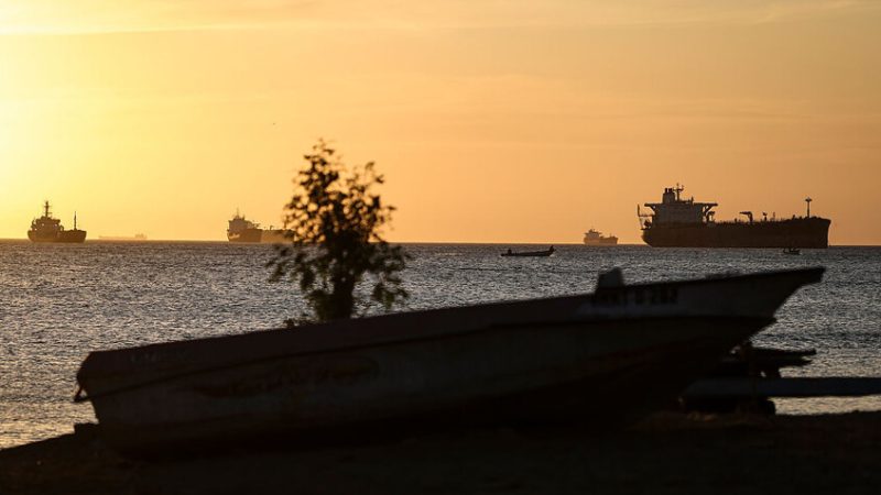 فنزويلا تنفي تقارير عن تصدير النفط إلى إسرائيل وتصفها بـ” الكاذبة”
