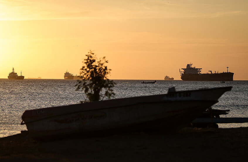 فنزويلا تنفي تقارير عن تصدير النفط إلى إسرائيل وتصفها بـ” الكاذبة”