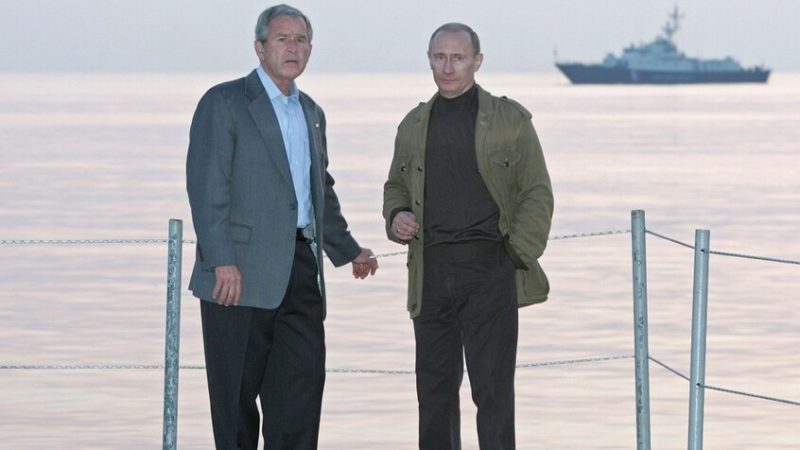 “قالها بنبرة حالمة”.. لافروف يستحضر عبارة من محادثة مع جورج بوش الابن حول الانتخابات الأمريكية