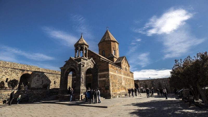 البرلمان الأرمني يقر مشروع قانون يجرد الكنائس من حق ملكية الأراضي