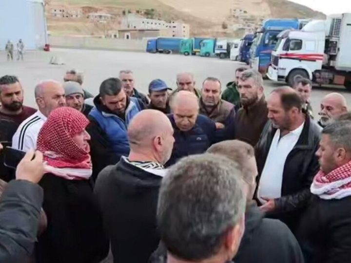 لبنان.. استمرار قطع الطريق على الشاحنات السورية وسط تعثر المفاوضات