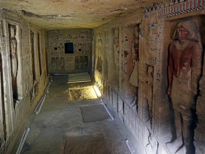 مصر.. قرارات قضائية بعد اختفاء لوحة أثرية تعود لعصر الدولة القديمة