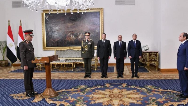 لماذا لم يعرض تعيين وزير الدفاع على البرلمان؟.. جدل في مصر بعد مفاجأة التعديل الوزاري