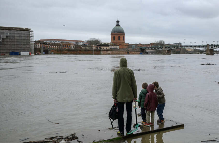 فرنسا.. مقتل شخص وانقطاع الكهرباء على حوالي 850 ألف منزل (فيديو)