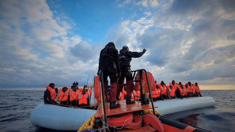 إيطاليا.. إنقاذ 220 مهاجرا أبحروا من ليبيا