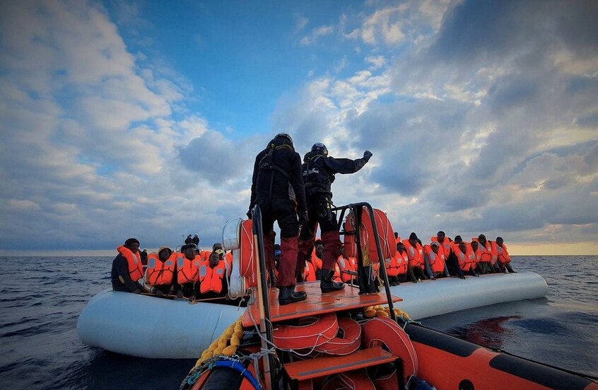 إيطاليا.. إنقاذ 220 مهاجرا أبحروا من ليبيا