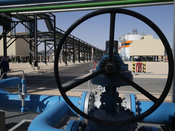 المفوض الأوروبي لشؤون الطاقة يزور الجزائر لتسريع تسليم الغاز