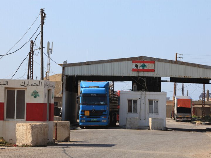 سوريا تمنح إعفاءات موقتة تتيح دخول شاحنات لبنانية تنقل سلعا معينة