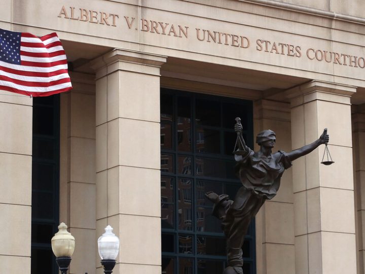 محكمة أمريكية تقضي ببقاء يتيمة أفغانية مع جندي وزوجته استقدماها من بلادها