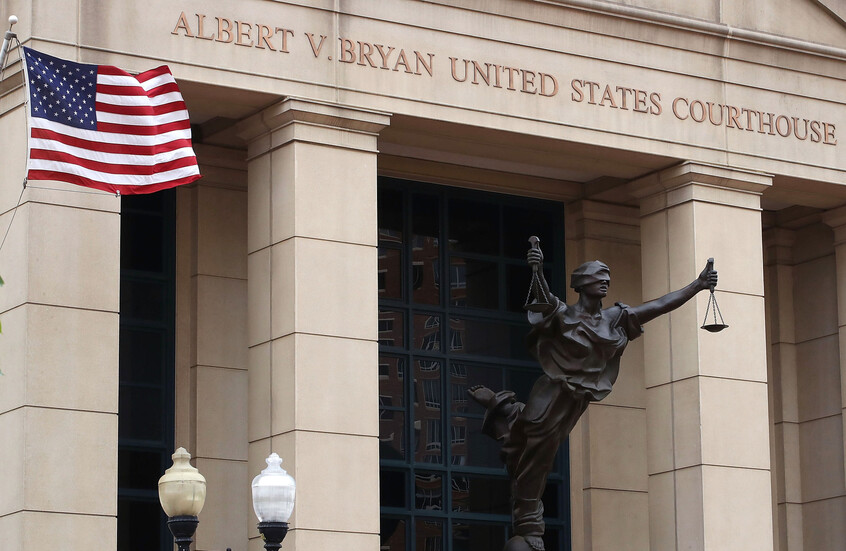 محكمة أمريكية تقضي ببقاء يتيمة أفغانية مع جندي وزوجته استقدماها من بلادها