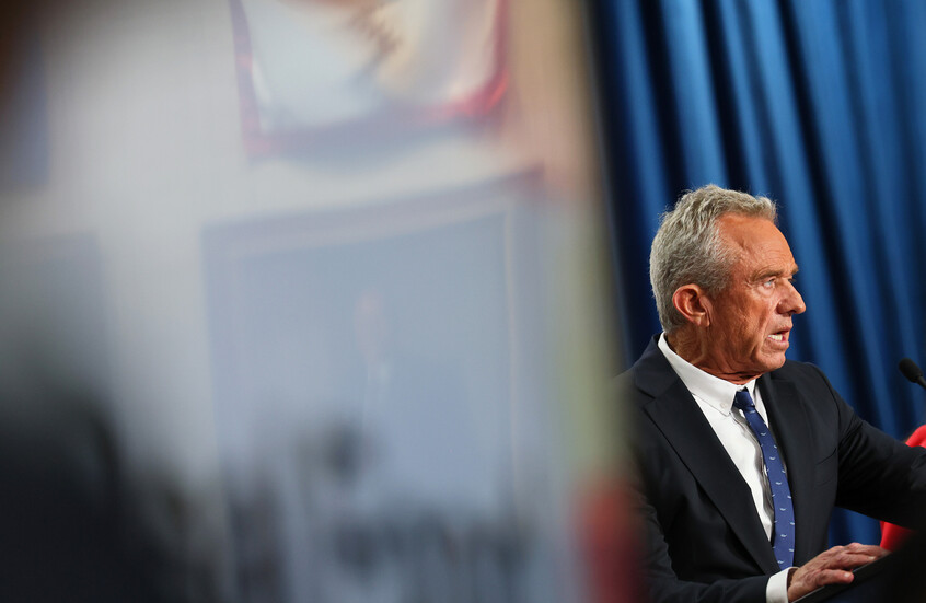 وزير الصحة الأمريكي: جائحة كورونا لم تخفني.. لأنني كنت أتعاطى المخدرات على مقاعد المراحيض!