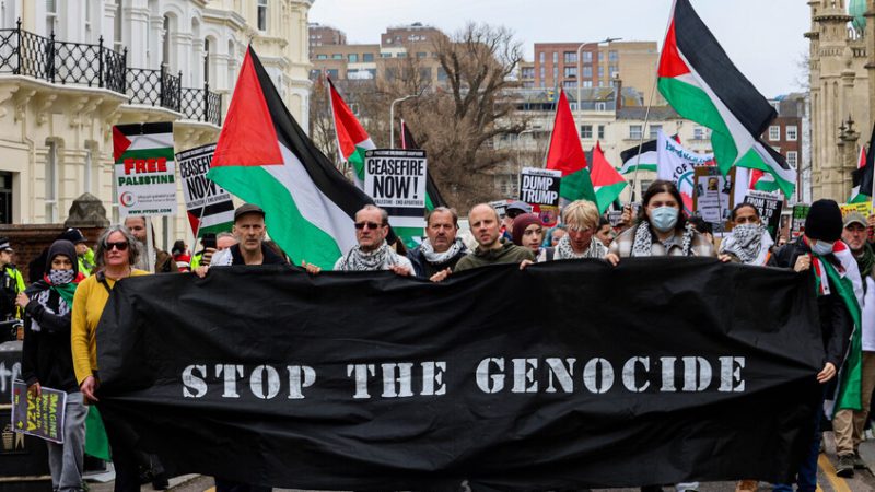 برايتون البريطانية… ناشطون يطرقون الأبواب ويطلبون من السكان مقاطعة إسرائيل