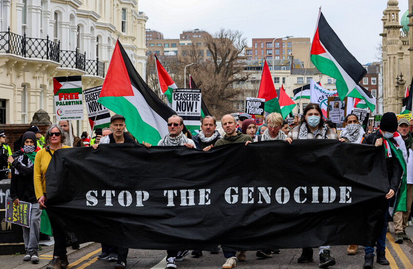 برايتون البريطانية… ناشطون يطرقون الأبواب ويطلبون من السكان مقاطعة إسرائيل