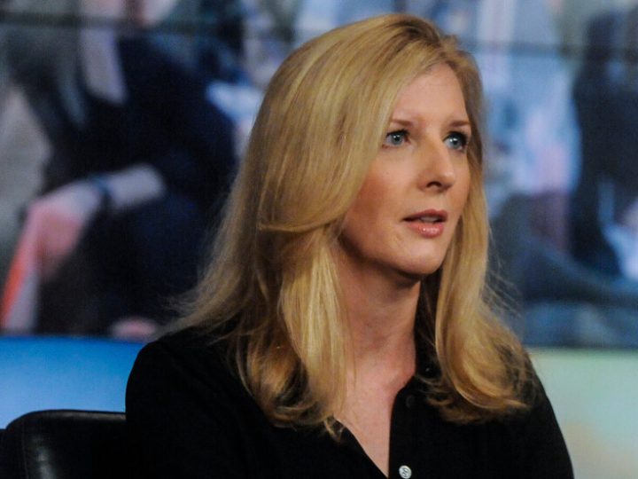 وصفت إبستين بـ”الأخ الأكبر”.. رسائل إلكترونية تطيح بكبيرة محامي “غولدمان ساكس”