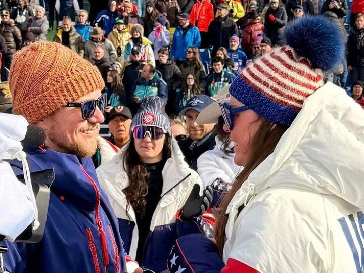 لحظة رومانسية أمام عدسات الكاميرات.. عامل بناء أمريكي بطل “مفاجاة” في أولمبياد 2026 (فيديو)