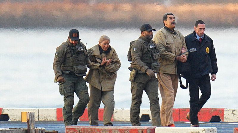 “أكسيوس”: البنتاغون استخدم الذكاء الاصطناعي خلال عملية استهداف مادورو