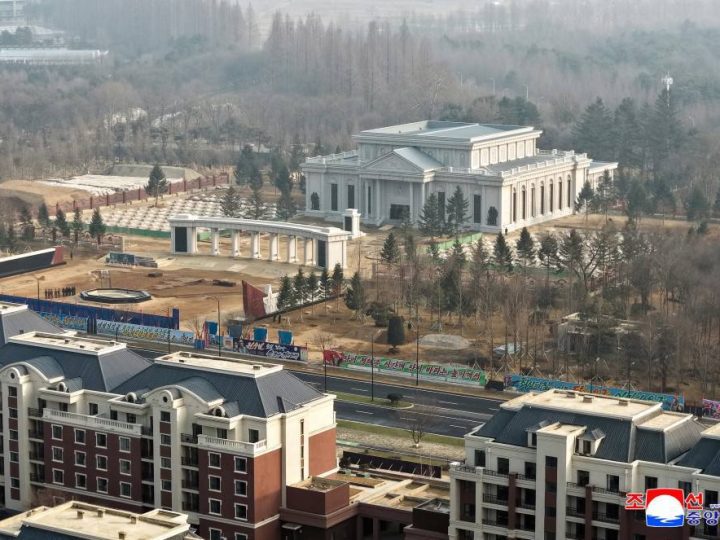 كيم يتفقد مشروع متحف تذكاري لجنود بلاده الذين شاركوا في تحرير كورسك (صور)