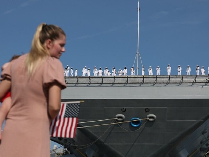 حاملة “جيرالد فورد” تبحر إلى الشرق الأوسط حسب مهلة ترامب