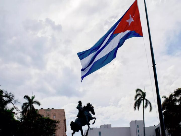 السيطرة على حريق في مصفاة “نيكو لوبيز” في هافانا دون إصابات (صور)