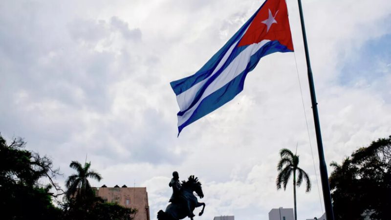 السيطرة على حريق في مصفاة “نيكو لوبيز” في هافانا دون إصابات (صور)