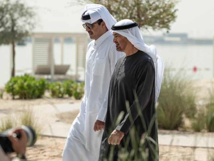 مباحثات قطرية إماراتية في أبو ظبي (صور)