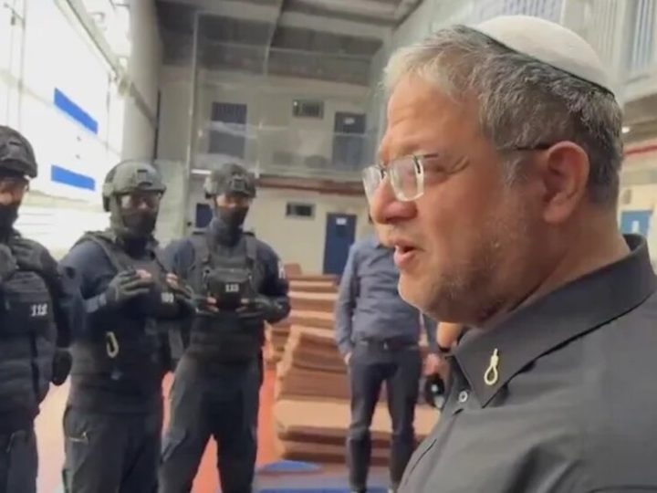 مكتب إعلام الأسرى الفلسطينيين يندد باقتحام بن غفير سجن عوفر: تصعيد خطير ورسالة انتقامية