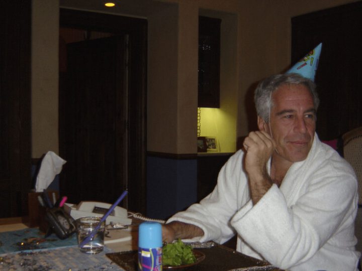 تسجيلات إبستين تكشف اهتمامه بشركة تتعاون مع الجيش الإسرائيلي