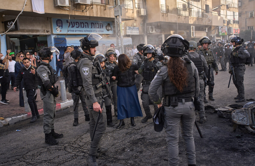 حاويات القمامة ملاذ الجنود الإسرائيليين