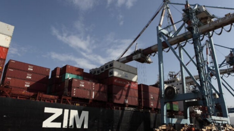 عمال “الشحن الوطنية الإسرائيلية” يحتجون على خطط بيع الشركة