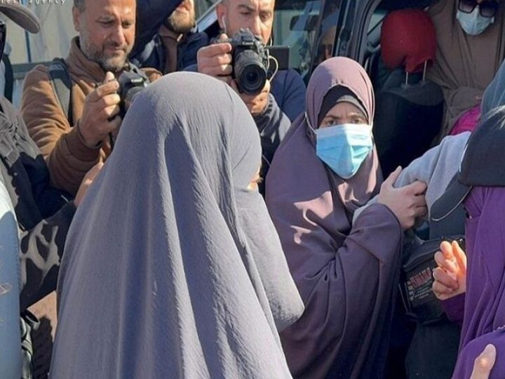 34 فردا يغادرون مخيم “روج” لعائلات “داعش” إلى أستراليا عبر دمشق (صور)