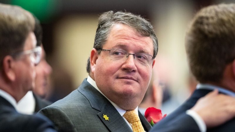 “الاختيار بين الكلاب والمسلمين ليس صعبا”.. تصريح نائب أمريكي يشعل غضبا واسعا