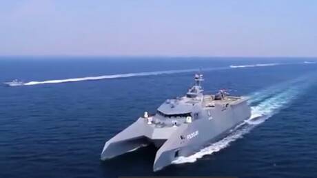 إيران تبدأ مناورات “التحكم الذكي بمضيق هرمز” (فيديو)