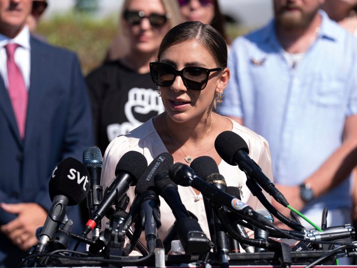 “استخدمني كدمية”.. ناجية من ضحايا إبستين تكشف تفاصيل صادمة ومروعة عن تجنيدها واغتصابها