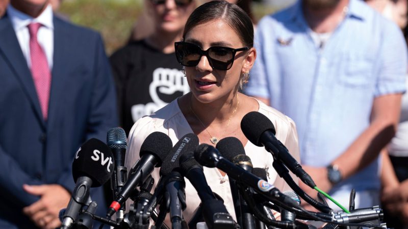 “استخدمني كدمية”.. ناجية من ضحايا إبستين تكشف تفاصيل صادمة ومروعة عن تجنيدها واغتصابها