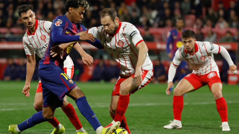 جيرونا يسقط برشلونة ويهدي ريال مدريد صدارة “الليغا”