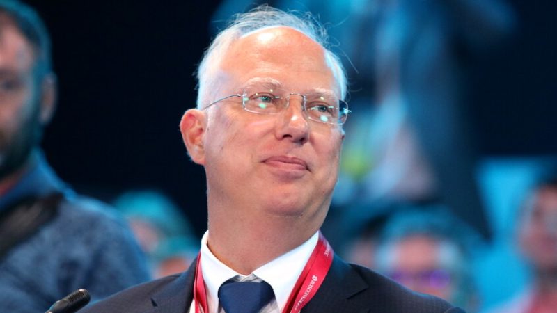 دميترييف: كلينتون تستخدم أوكرانيا لتفادي السجن